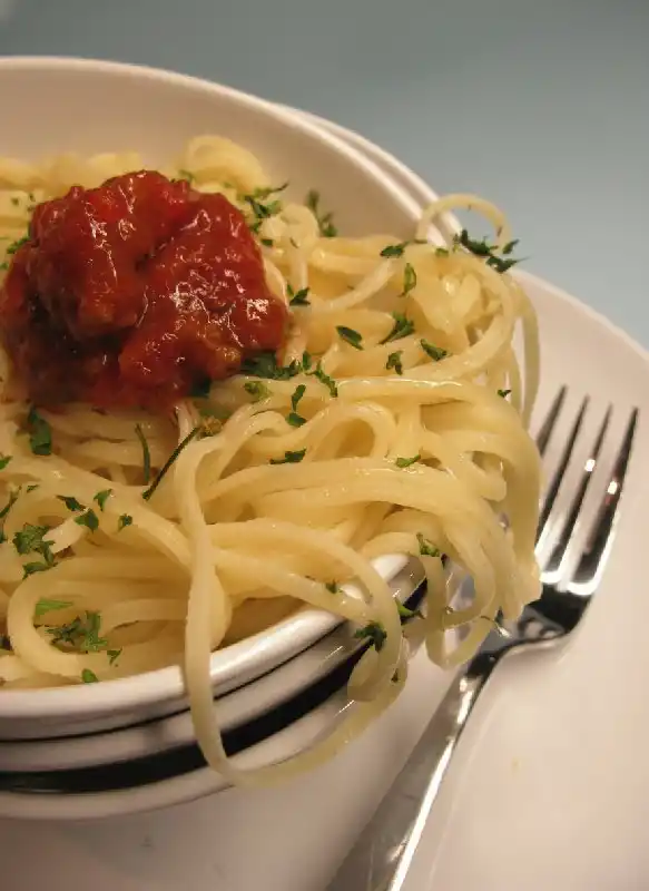 Food Photography Display-Exquisite display of Italian pasta, used for sharing restaurant recipes or social media accounts of delicious food