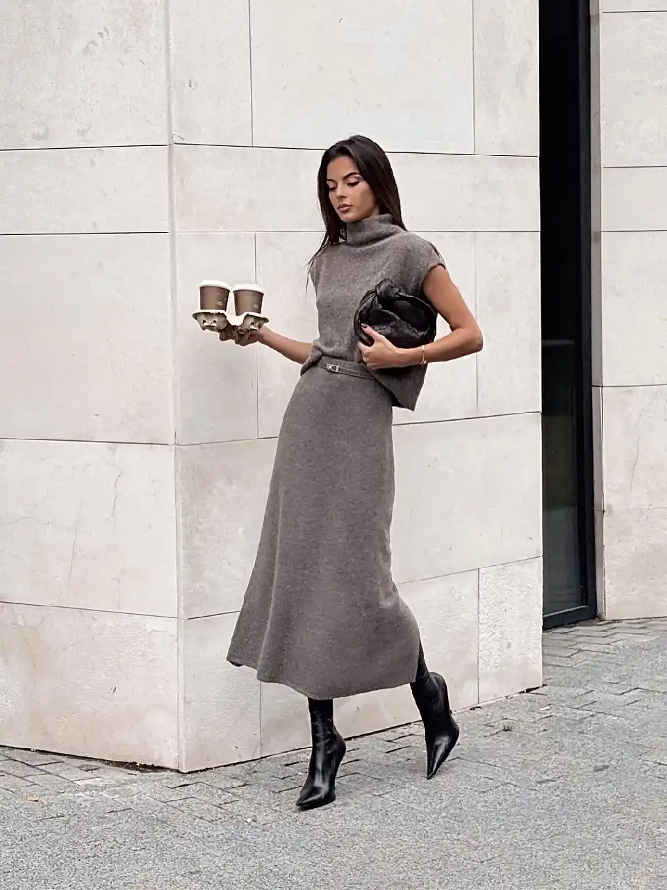 AI生成 都会的シックニットコーデのディテールショット｜SNS向けスタイリング紹介